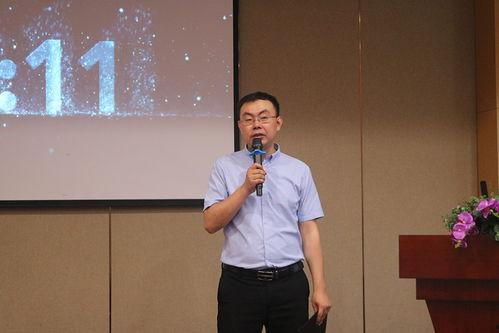 昆山黄哲家庭背景,出身名门，传承家族荣耀的传奇人生